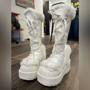 Demonia Cubby 311 Stomper White Size 7